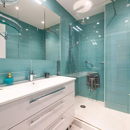 דירה 3-br Sea View Terrace & Parking *