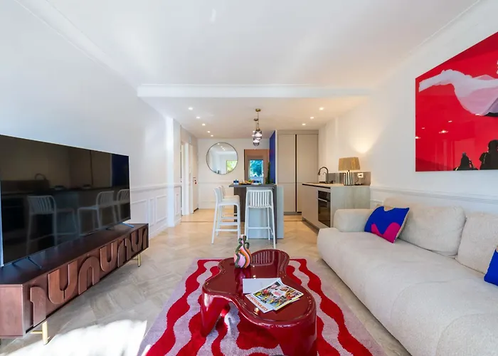 3-br Sea View Terrace & Parking דירה