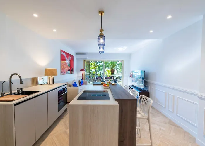 דירה 3-br Sea View Terrace & Parking קאן