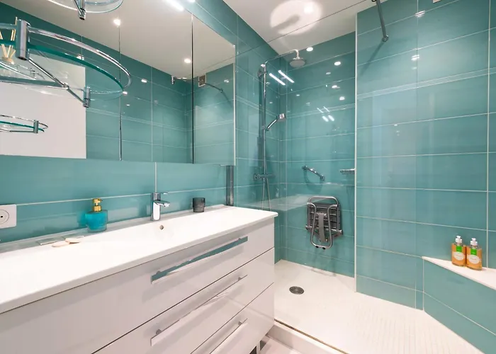 דירה 3-br Sea View Terrace & Parking *