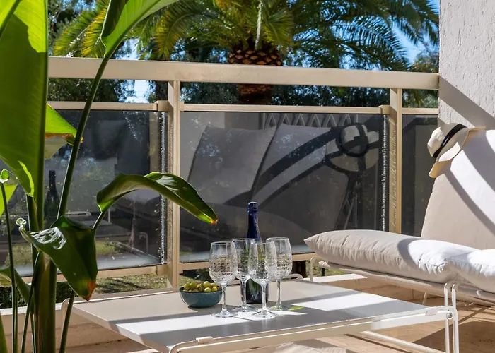 דירה 3-br Sea View Terrace & Parking קאן