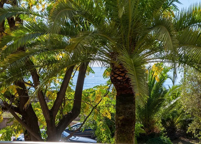 3-br Sea View Terrace & Parking